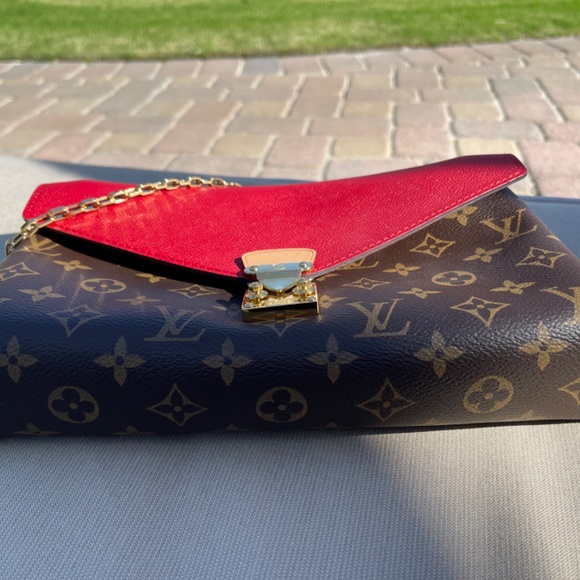 Louis Vuitton Pallas Chain Monogram - Picture 13 of 15